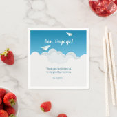 Papieren vliegtuig in de luchtmachtpartij servet (Insitu)