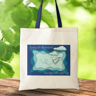 Papieren vliegtuig Reis begint met één reis Tote Bag