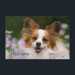 Papillon Dog Cute Romantic Potrait Foto - Welkom Deurmat<br><div class="desc">Een Witte en Rode Papillon hond die in een weide zit omringd door Cuckooflower. Papillon is een waarschuwend,  vriendelijk en zeer slim speelgoed ras. Een mooie foto gemaakt door Katho Menden,  deze deurmat Welcome is een betoverend speciaal cadeauidee voor hondenliefhebbers.</div>