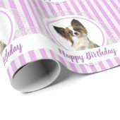 Papillon Dog en Lavender Stripes Happy Birthday Cadeaupapier (Rol Hoek)