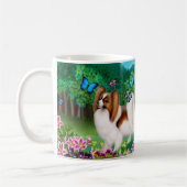 Papillon Dog in de Mok van de tuin (Links)