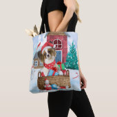 Papillon Dog in het sneeuwkersthondenhuis Tote Bag (Dichtbij)