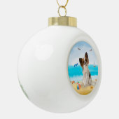 papillon Dog op strand Keramische Bal Ornament (Links)