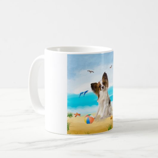 Papillon Dog op strand Koffiemok (Voorkant links)