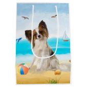 Papillon Dog op strand Medium Cadeauzakje (Achterkant)