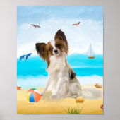 Papillon Dog op strand Poster (Voorkant)