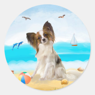 Papillon Dog op strand Ronde Sticker