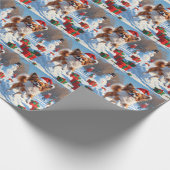 Papillon hond loopt in de sneeuw met kerst Pet Cadeaupapier (Hoek)