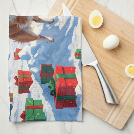 Papillon hond loopt in de sneeuw met kerst Pet Theedoek (Quarter Fold)