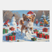 Papillon hond loopt in de sneeuw met kerst Pet Theedoek (Horizontaal)