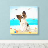 Papillon-hond op het strand canvas afdruk (Insitu (Houten vloer))
