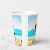 Papillon-hond op het strand papieren bekers (Links)