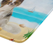 Papillon-hond op het strand snijplank (Hoek)