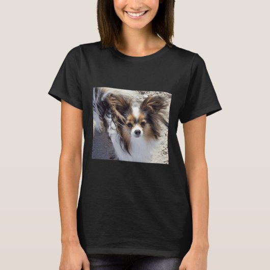 Papillon hond op het strand t-shirt (Voorkant)