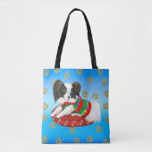 Papillon Puppy met groene en rode kerstjurk Tote Bag (Voorkant)