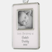 Pappa's eerste kerstfeest op persoonlijke naam Fot Verzilverd Omlijst Ornament (Links)