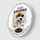 Pap's Garage is nooit te oud voor de schedel. Grote Klok (Hoek)