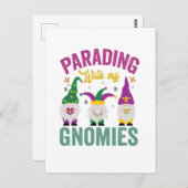 Paraderen met mijn Gnomies Funny Mardi Gras Gnomes Briefkaart (Voorkant / Achterkant)