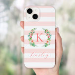 Paradise Floral en roze strepen Monogram Case-Mate iPhone 14 Hoesje<br><div class="desc">Dit leuke trendy design heeft een blush roze en witte gestreepte achtergrond met kleurrijke bloemenkrans. Personaliseer het ontwerp met jouw naam en monogram of andere tekst. Gebruik de ontwerpgereedschappen om een achtergrondkleur te kiezen, de tekstlettertypen en -kleuren te bewerken of uw eigen foto's te uploaden naar creëer, een uniek, monogram...</div>