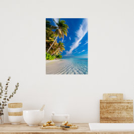 Paradise Shoreline: Tropische palmbomen en kristal Poster