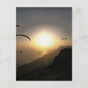 Paragliders die rondzwerven tegen extreme sportwed briefkaart