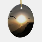 Paragliders die rondzwerven tegen extreme sportwed keramisch ornament (Rechts)