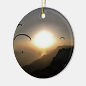 Paragliders die rondzwerven tegen extreme sportwed keramisch ornament (Links)