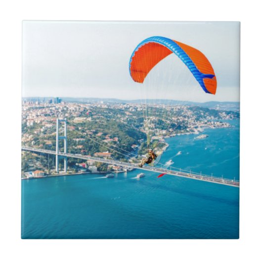 Paramotors piloten die over de Bosphorus vliegen Tegeltje (Voorkant)
