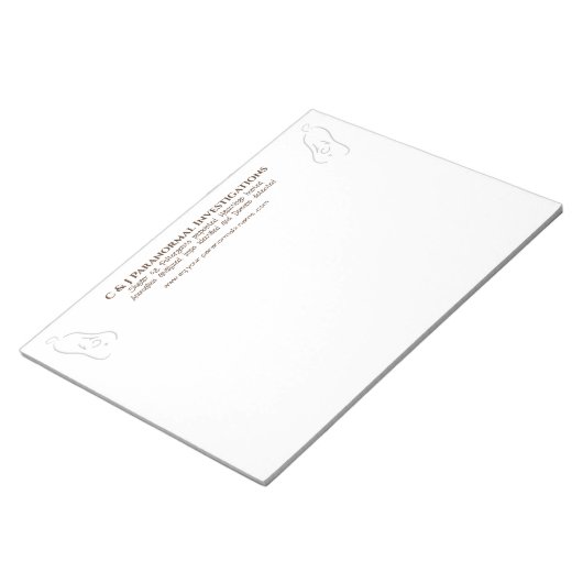 Paranormale onderzoeker met geest logo notitieblok (Schuin)