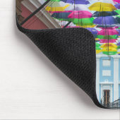 Paraplu's boven San Juan Streets en Mansion Muismat (Hoek)