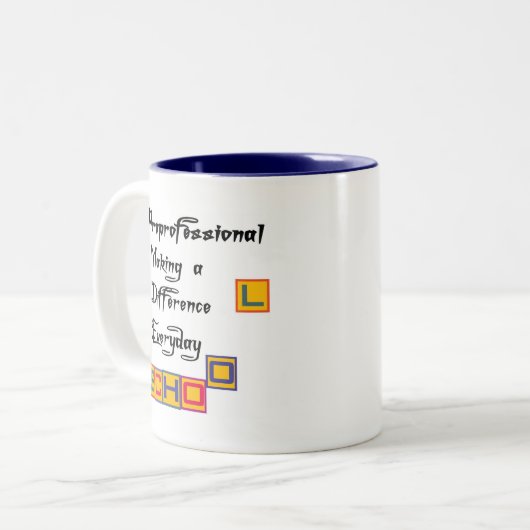 PARAPROFESSIONAAL MAKEN VAN EEN VERSCHIL TWEEKLEURIGE KOFFIEMOK (Voorkant links)