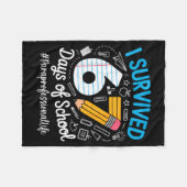 Paraprofessional Survived 67 Days Of School Humor  Fleece Deken (Voorkant (Horizontaal))