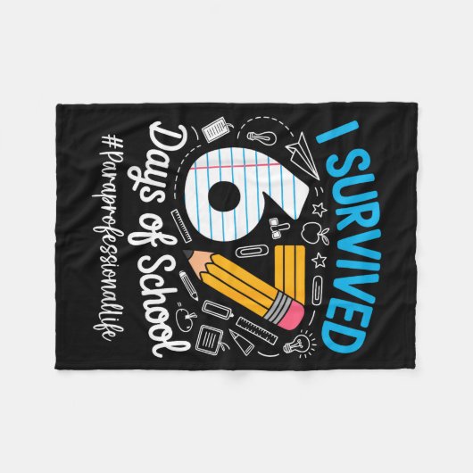 Paraprofessional Survived 67 Days Of School Humor  Fleece Deken (Voorkant (Horizontaal))
