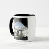 Pararescuemenspringen uit de achterkant van een C- Mok (Voorkant links)