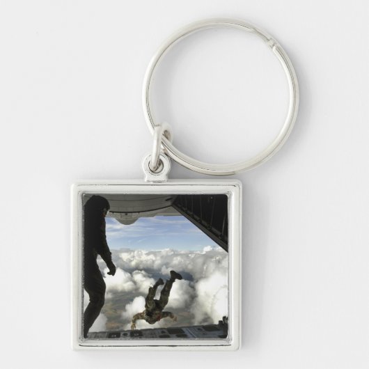 Pararescuemenspringen uit de achterkant van een C- Sleutelhanger (Voorkant)