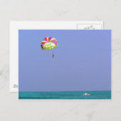 Parasailen over het blauwe water briefkaart (Voorkant / Achterkant)
