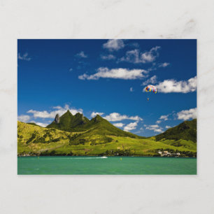 Parasailing binnen het zicht van indrukwekkende Le Briefkaart