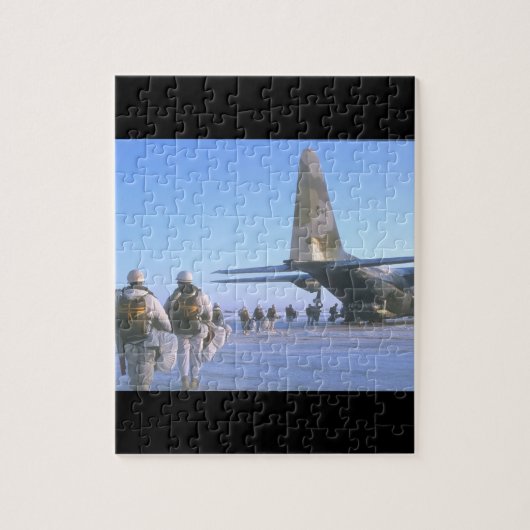 Paratroopers aan boord van C-130_Militair Vliegtui Legpuzzel (Verticaal)