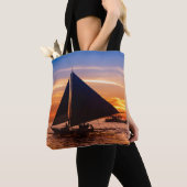 Paraw Sailing op zonsondergang |Phillipines Tote Bag (Dichtbij)