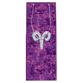 Parel Als Ram Sterrenbeeld Roze Camouflage Wijn Cadeautas (Achterkant)