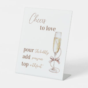 Parel en Prosecco Op proostende liefde Bruidsfeest Reclamebord Met Voetstuk