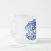 Parel in een zeeschelp matglas koffiemok (Voorkant links)