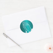 Parelachtige biddende handen ronde sticker (Envelop)
