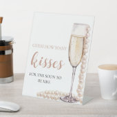 Parelmoer en Prosecco Raad Hoeveel Kusjes Spel Reclamebord Met Voetstuk (Insitu)