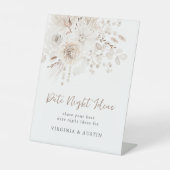 Parels Date Night Staander Reclamebord Met Voetstuk (Voorkant)