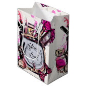 Parfum, rode lipstick en een hogedrukschoen medium cadeauzakje (Voorkant Gekanteld)