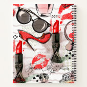 Parfum, rode lipstick en een hogedrukschoen notitieboek (Achterkant)