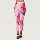 Parfumflessen, roze achtergrond, flatlay leggings (Achterkant)