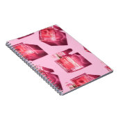 Parfumflessen, roze achtergrond, flatlay notitieboek (Rechterzijde)