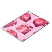 Parfumflessen, roze achtergrond, flatlay notitieboek (Linkerzijde)